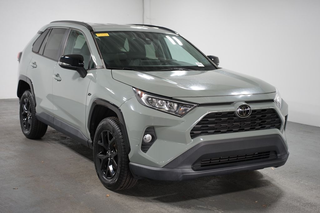 2021 Toyota RAV4 XLE 3