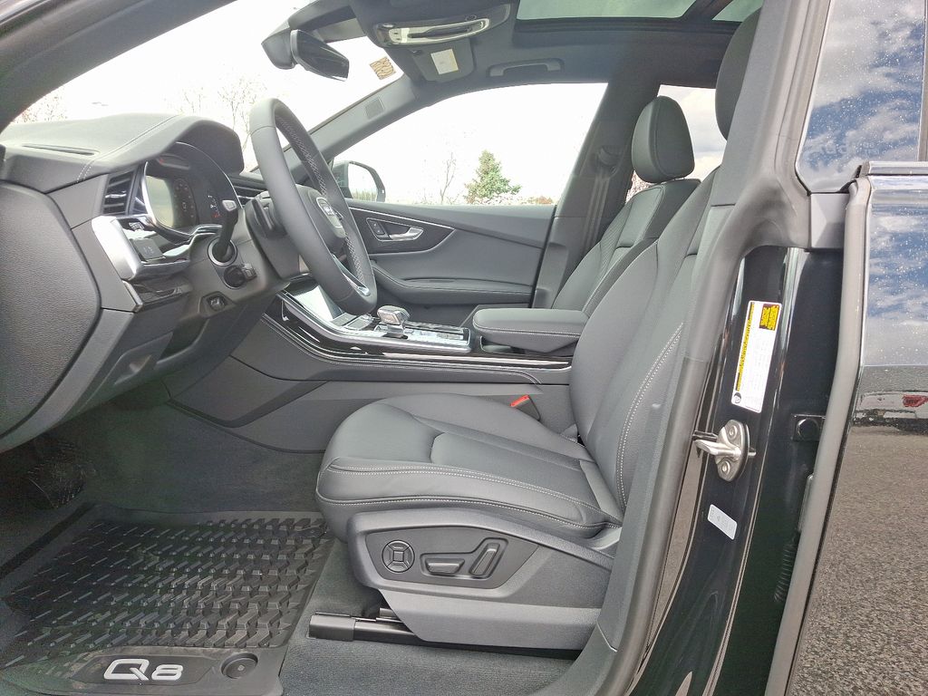 2025 Audi Q8 Premium Plus 6