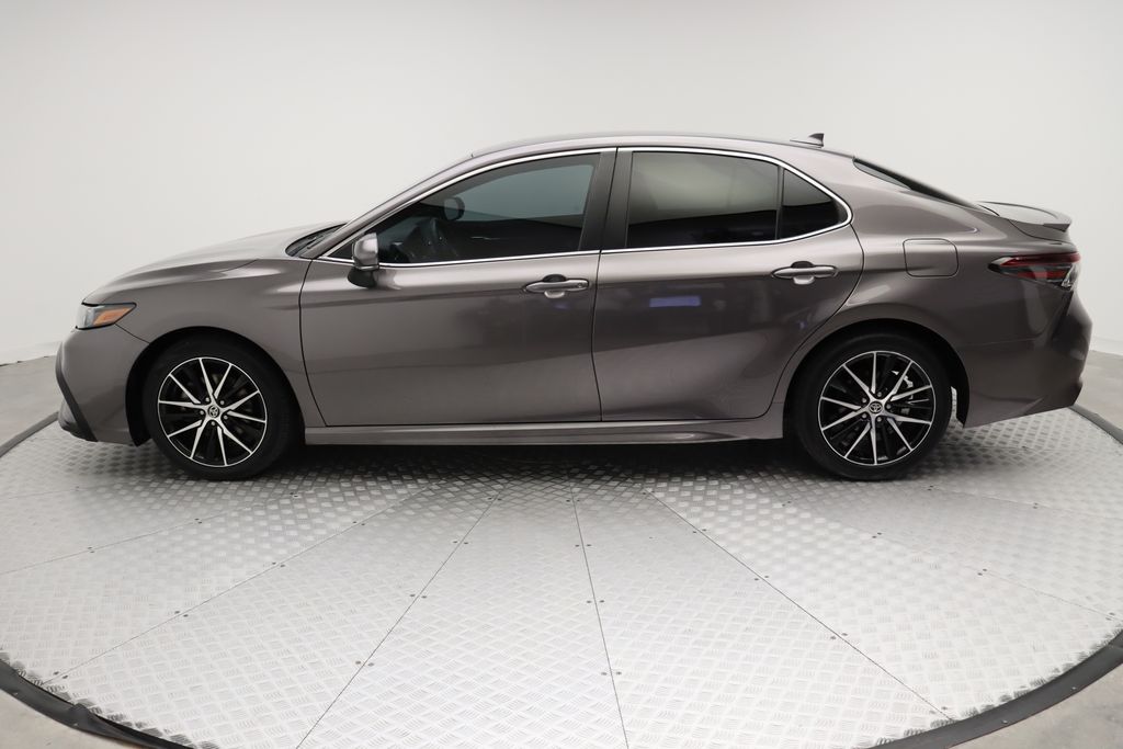 Thumbnail: 2022 Toyota Camry - 12