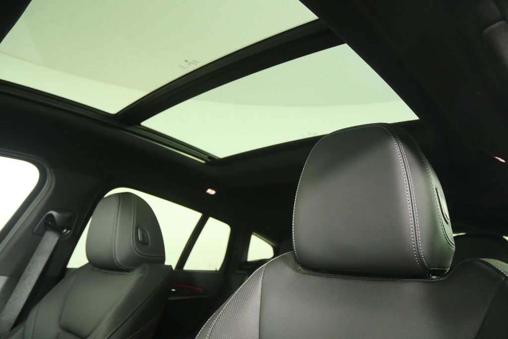 Thumbnail: 2023 BMW X4 - 10