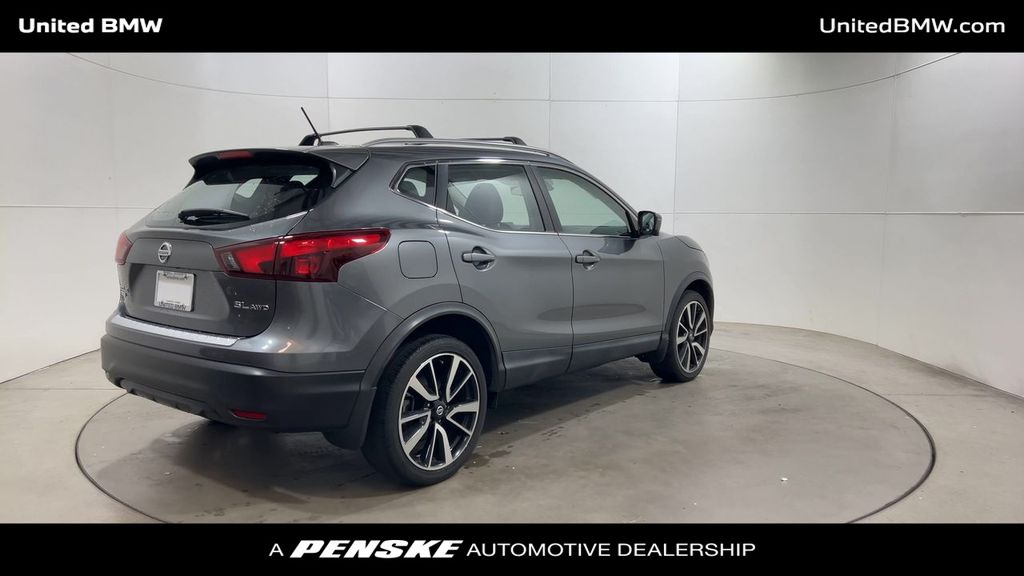 Thumbnail: 2018 Nissan Rogue Sport - 8