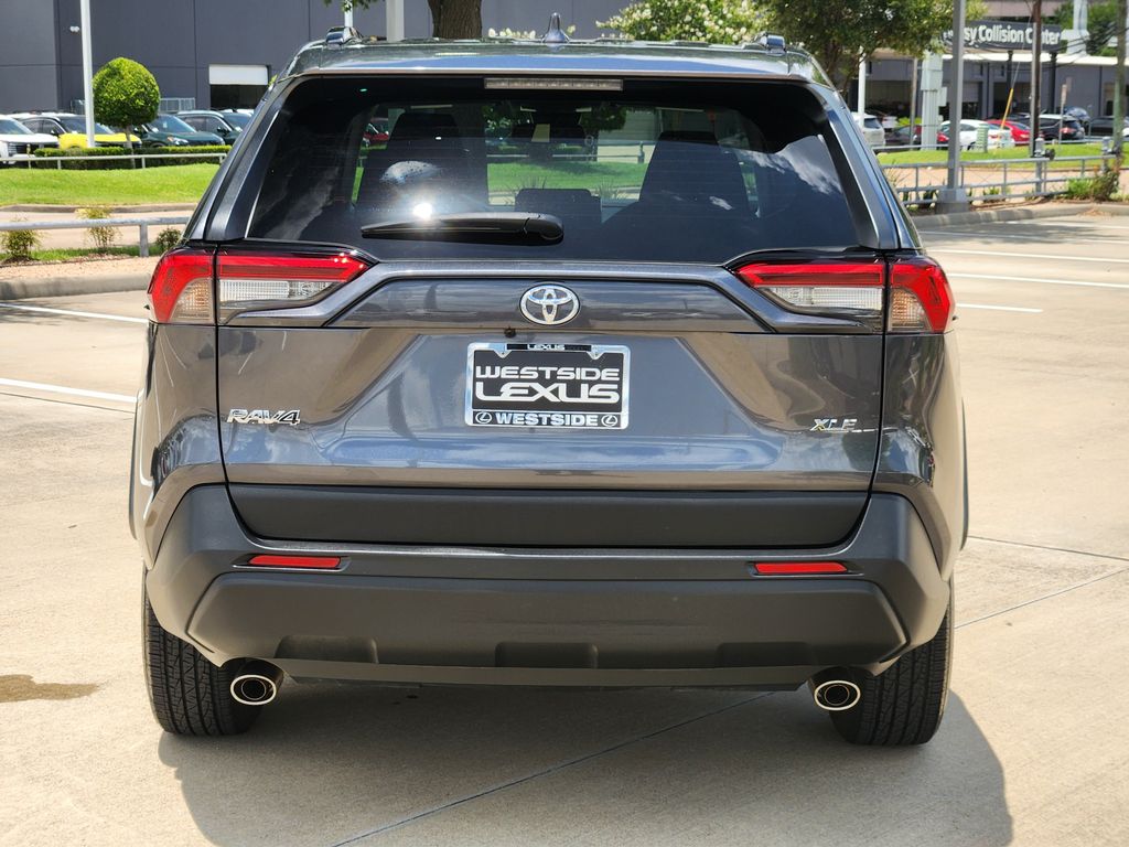 2021 Toyota RAV4 XLE - 4