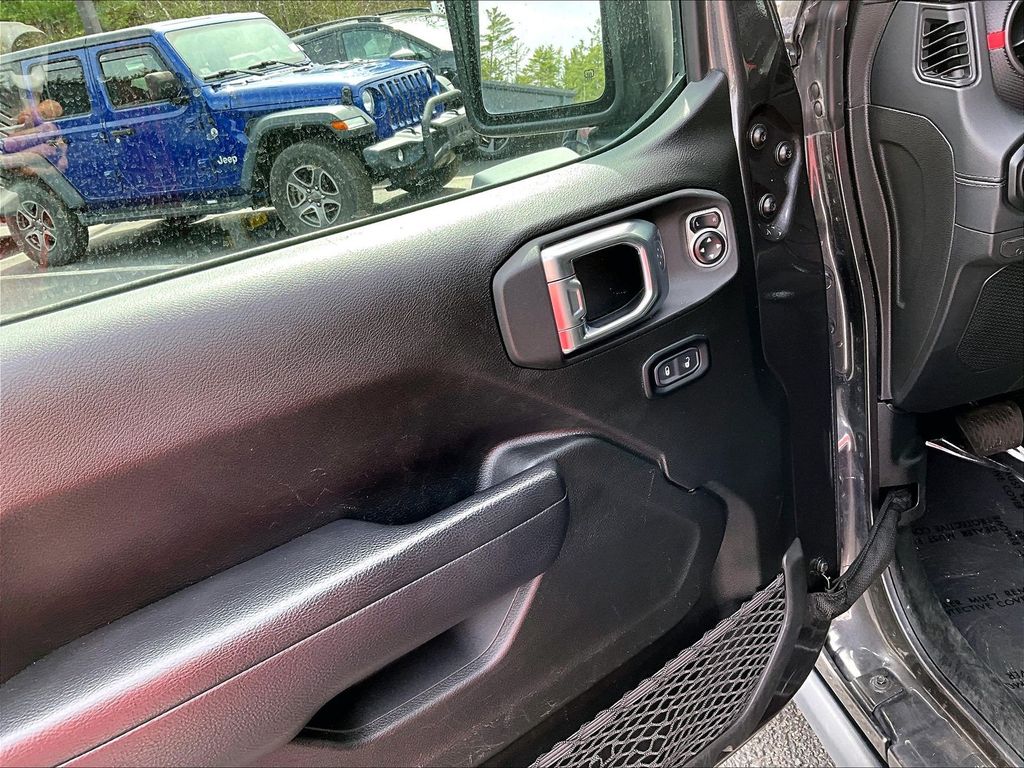 2024 Jeep Wrangler — photo 11