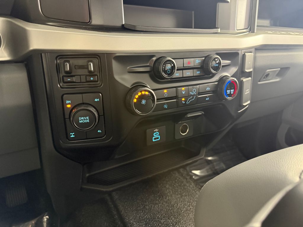 2026 Ford F-250 Crew Cab 4WD Cab Chassis for sale #9F0452 - photo 17