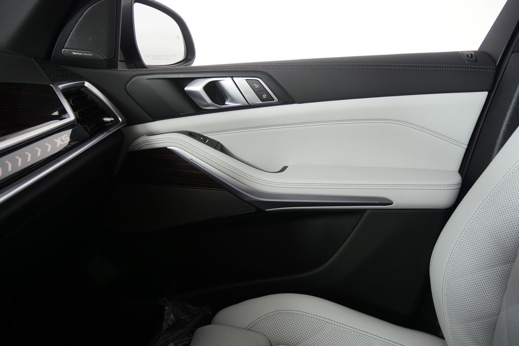 Thumbnail: 2026 BMW X5 - 23