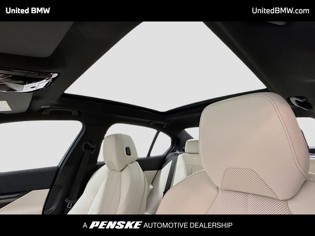 Thumbnail: 2026 BMW i5 - 12