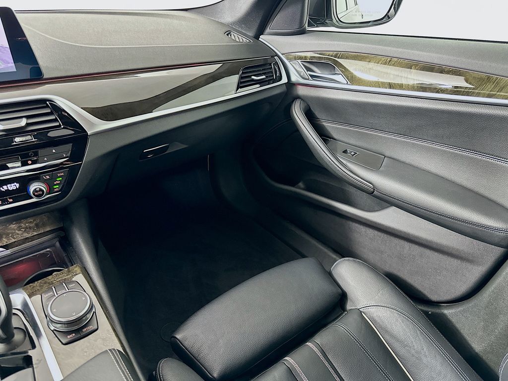 Thumbnail: 2019 BMW 5 Series - 24
