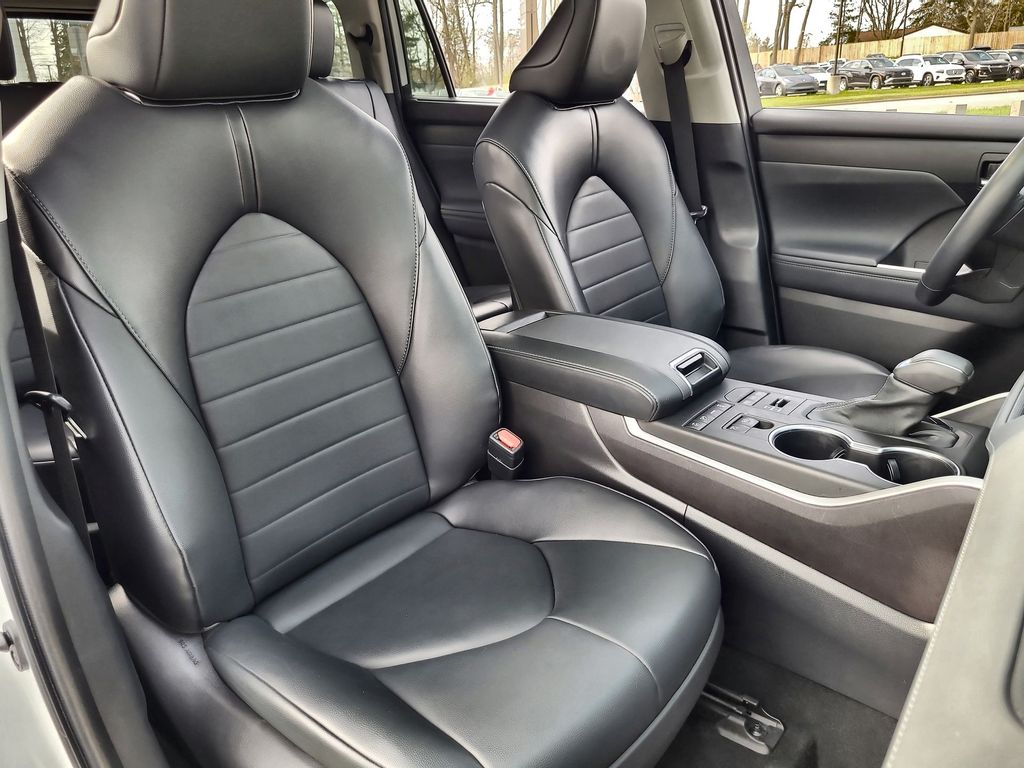 2022 Toyota Highlander XLE 20