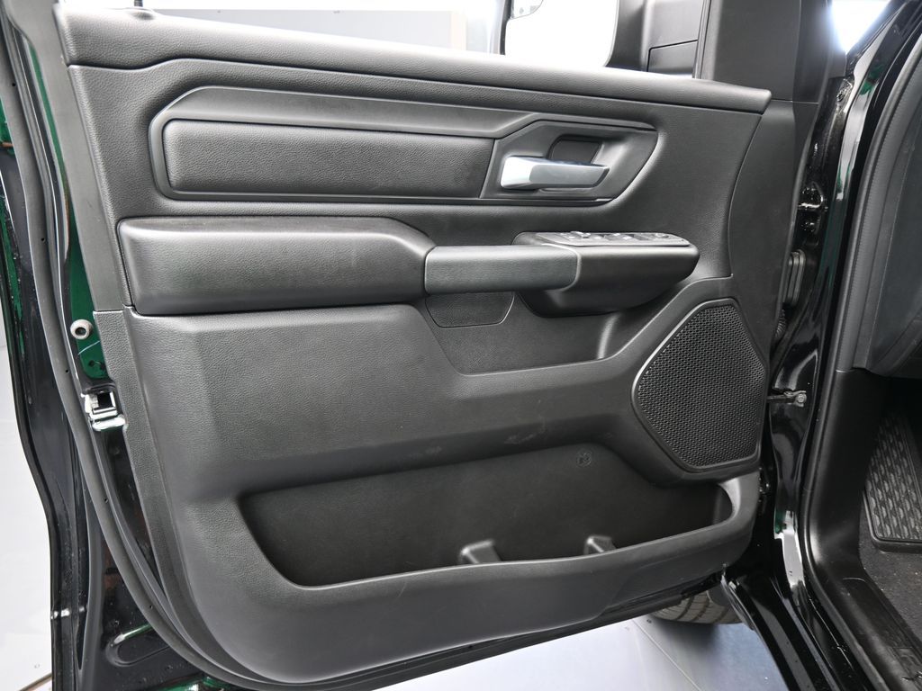 New 2026 Diamond Black Crystal Pearlcoat Ram Express image 15