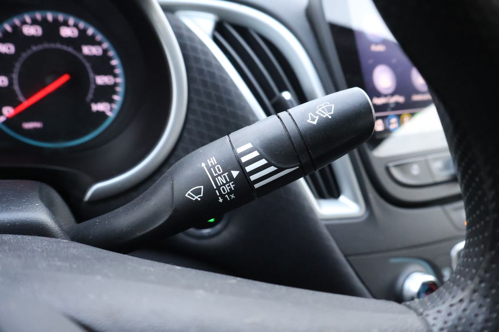 Thumbnail: 2023 Chevrolet Malibu - 21