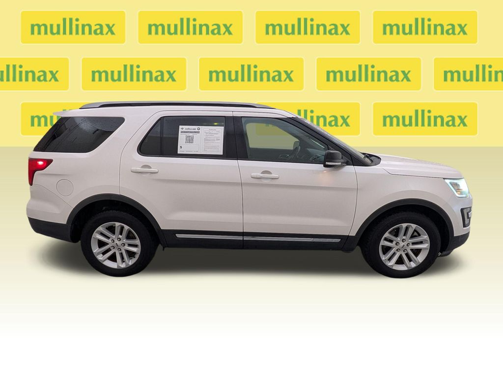 Used 2017 White Ford XLT image 2