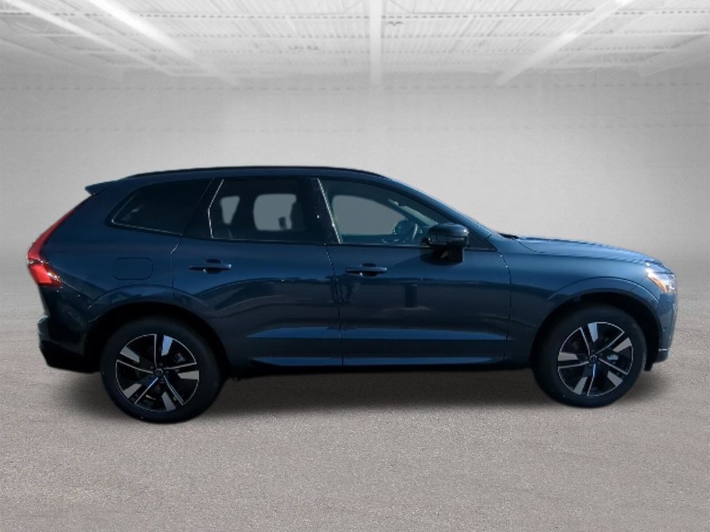 2026 Volvo XC60 Plus - Photo 9