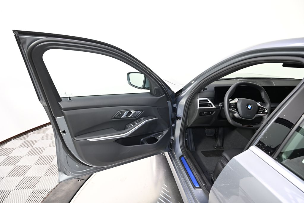 Thumbnail: 2025 BMW 3 Series - 21