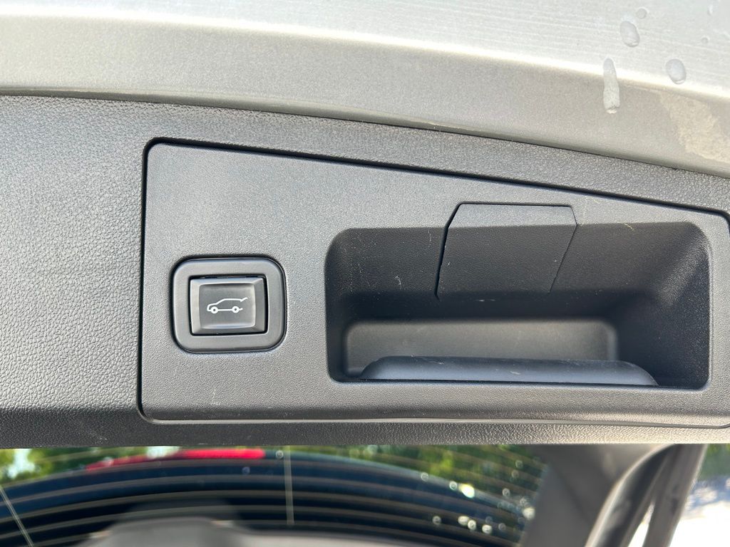Thumbnail: 2021 Cadillac XT4 - 21