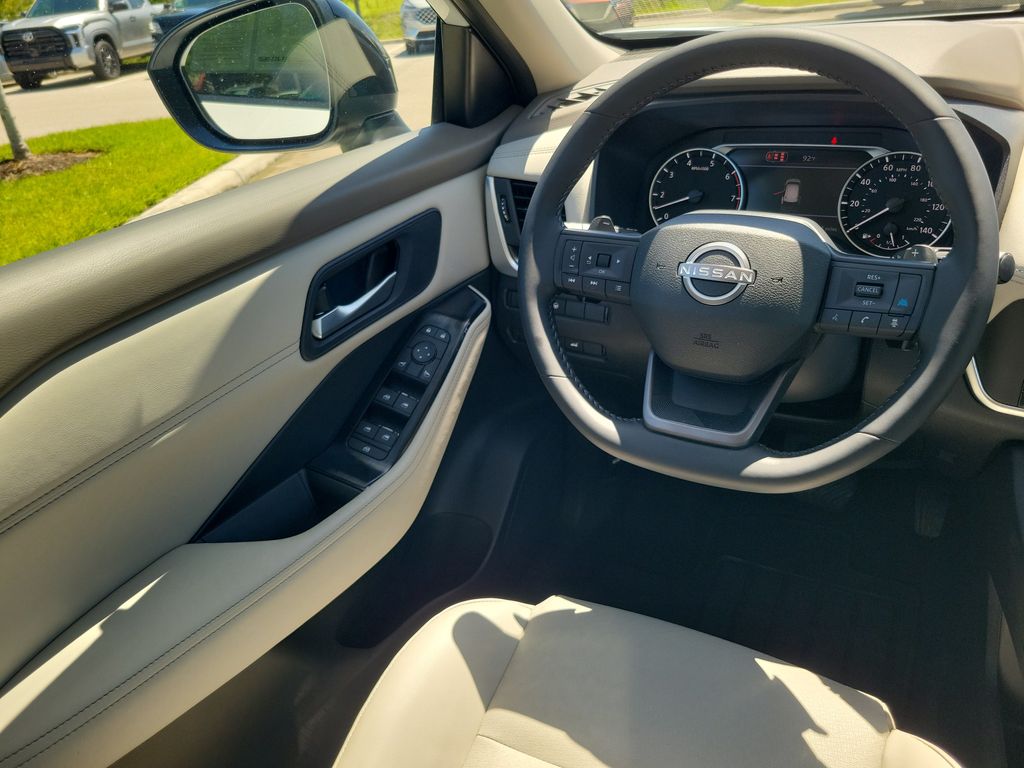 2026 Everest White Pearl Tricoat Nissan Rogue Dark Armor FWD SUV