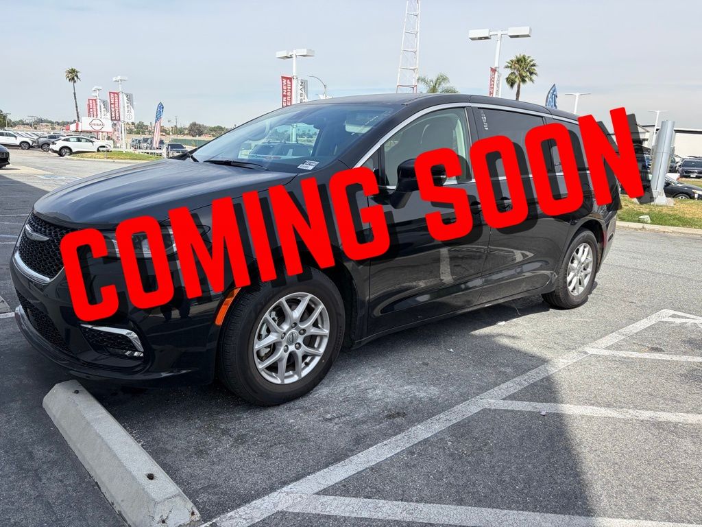 Brilliant Black Crystal Pearlcoat 2023 Chrysler Pacifica Touring L FWD Minivan Front-Wheel Drive 9-Speed Automatic