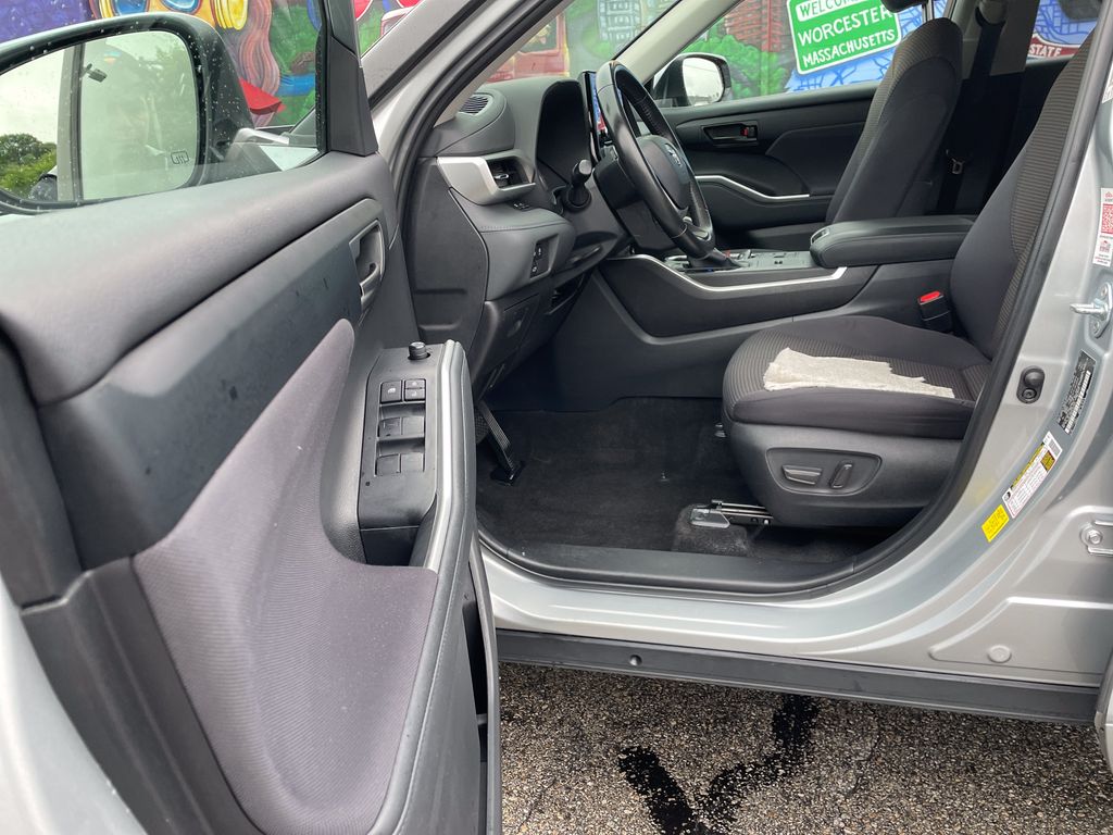 Used 2023 Toyota Highlander SUV