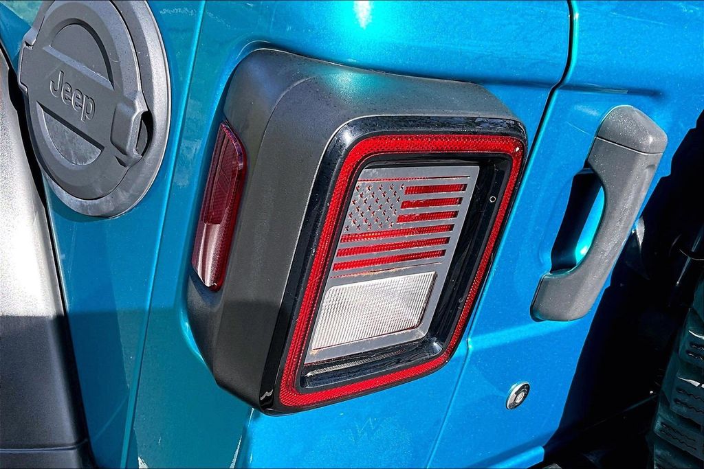 Used 2020 Teal Jeep Unlimited Sport image 33