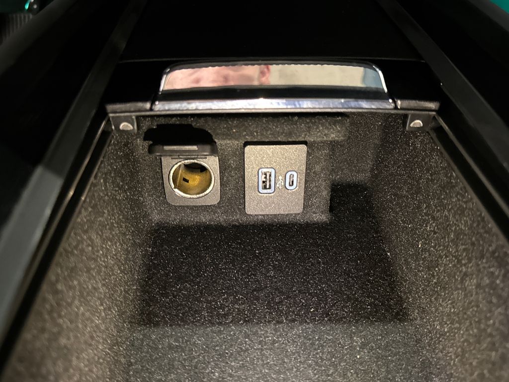 Used 2022 Black Lincoln Grand Touring image 27