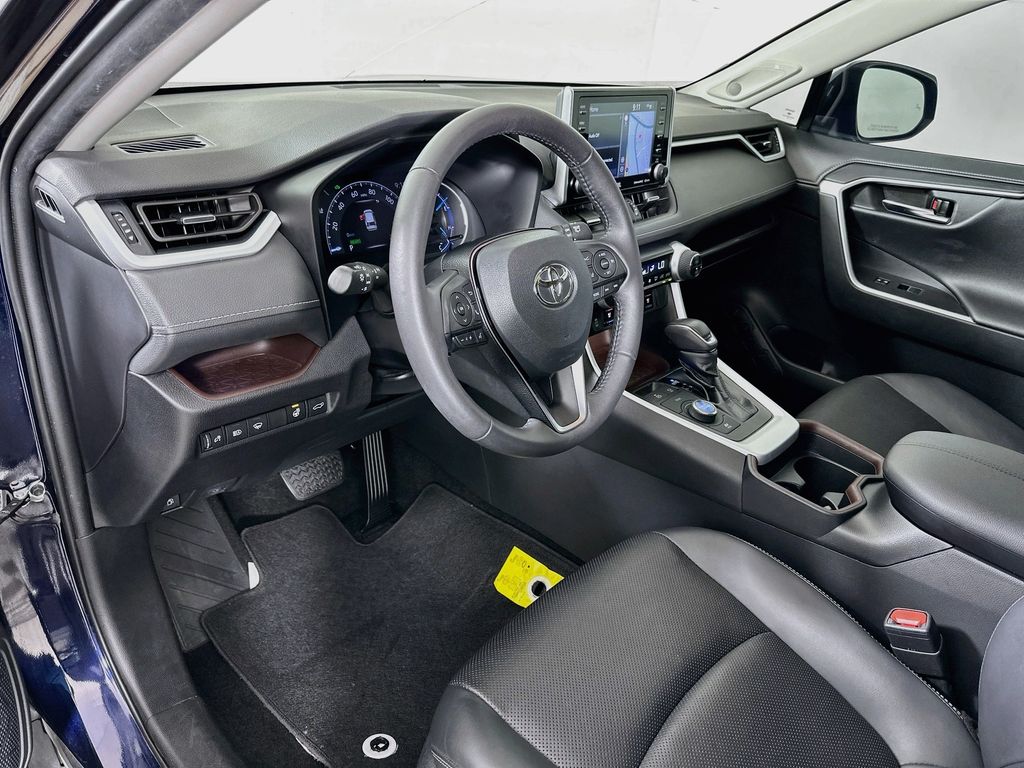 Thumbnail: 2020 Toyota RAV4 - 9