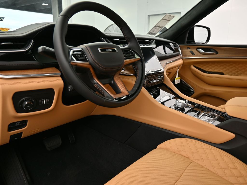 New 2025 Silver Zynith Jeep Summit image 13