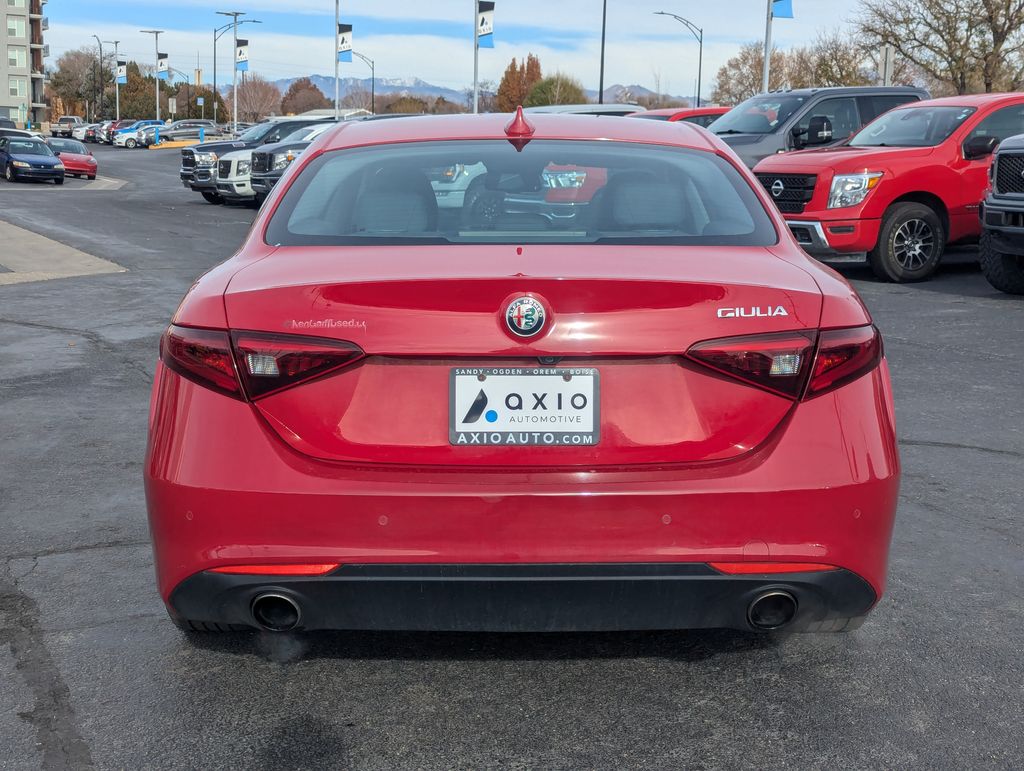 2018 Alfa Romeo Giulia Base 6