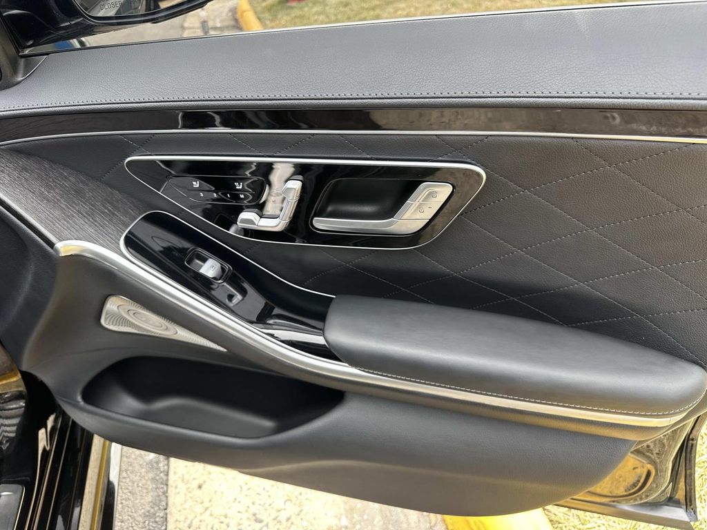 Thumbnail: 2022 Mercedes-Benz S-Class - 19