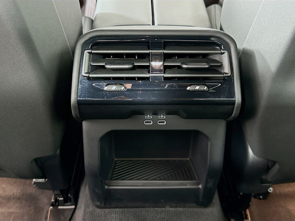 Thumbnail: 2025 BMW 5 Series - 26