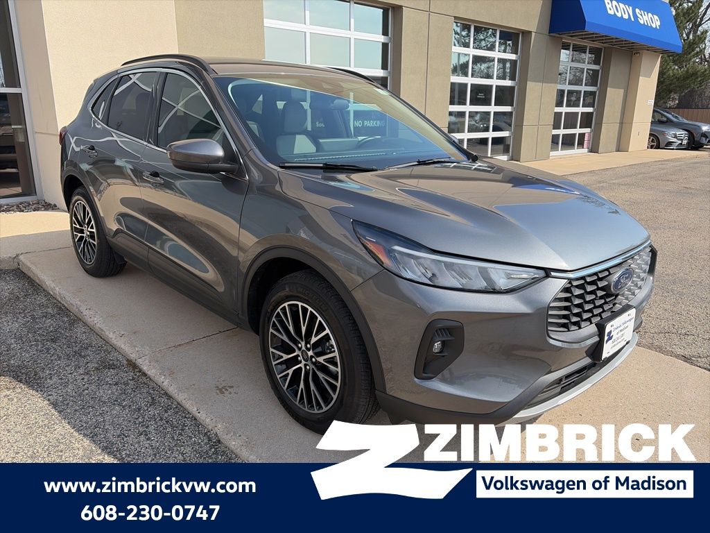 Gray Metallic 2025 Ford Escape Hybrid Plug-in FWD SUV / Crossover Front-Wheel Drive Continuously Variable Transmission