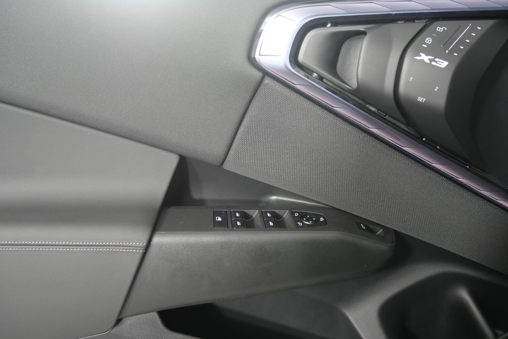 2025 BMW X3 3.0i 8