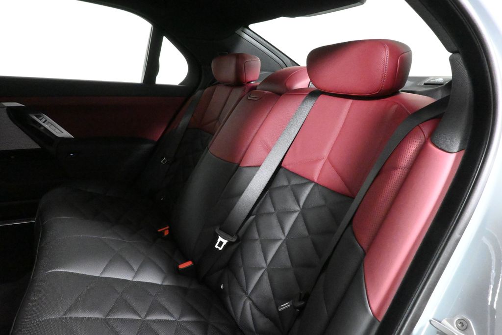 Thumbnail: 2025 BMW 7 Series - 4