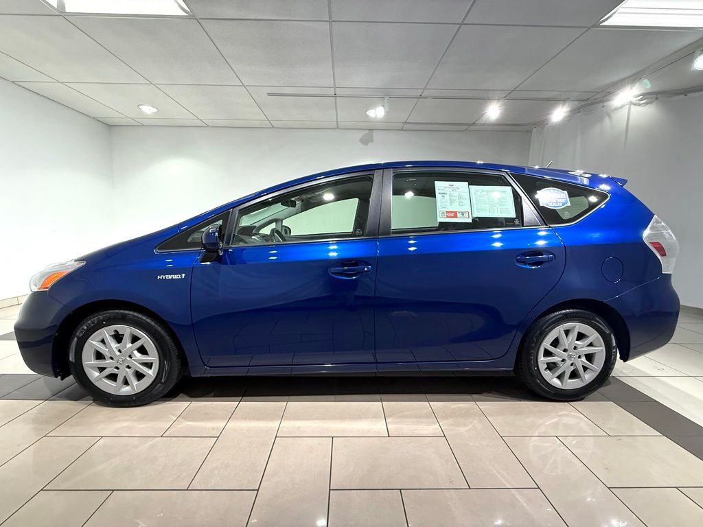 Thumbnail: 2012 Toyota Prius v - 2