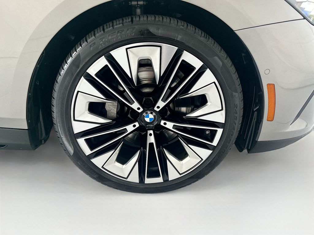 Thumbnail: 2025 BMW 5 Series - 32