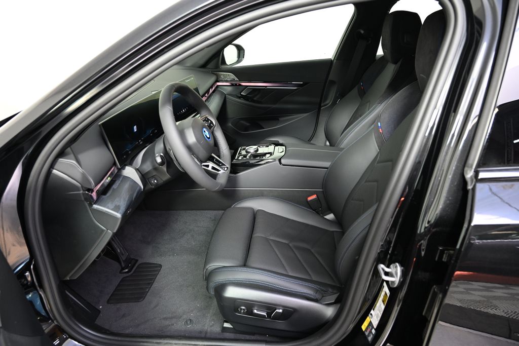 Thumbnail: 2027 BMW i5 - 14