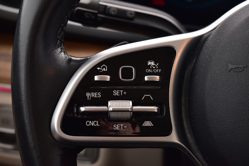 Thumbnail: 2023 Mercedes-Benz GLE - 17