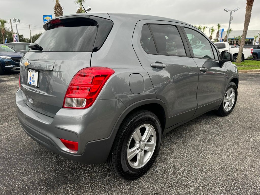 2020 Chevrolet Trax LS 8