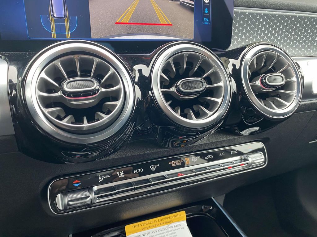 Thumbnail: 2025 Mercedes-Benz GLB - 30