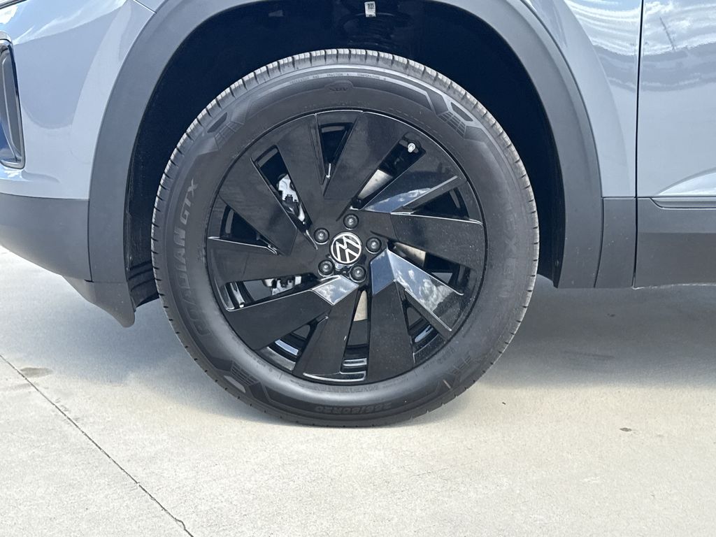 2026 Volkswagen Atlas Cross Sport 2.0T SE w/Technology Gray at DeMontrond Auto Country