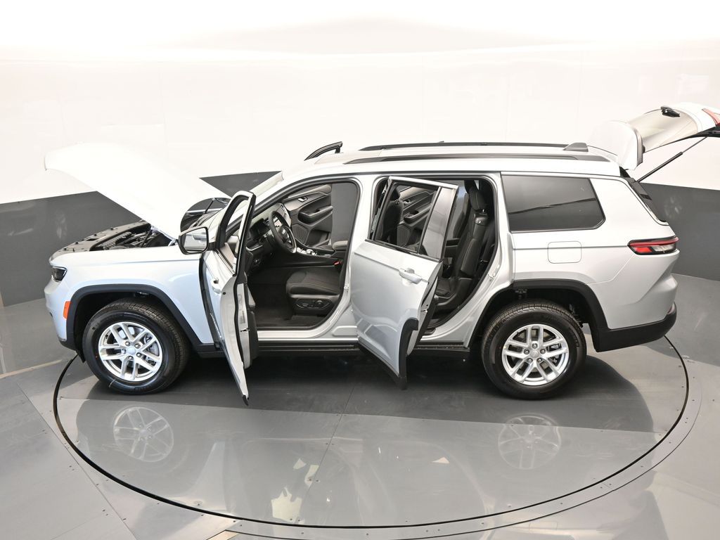 Used 2024 Silver Zynith Jeep Laredo image 56