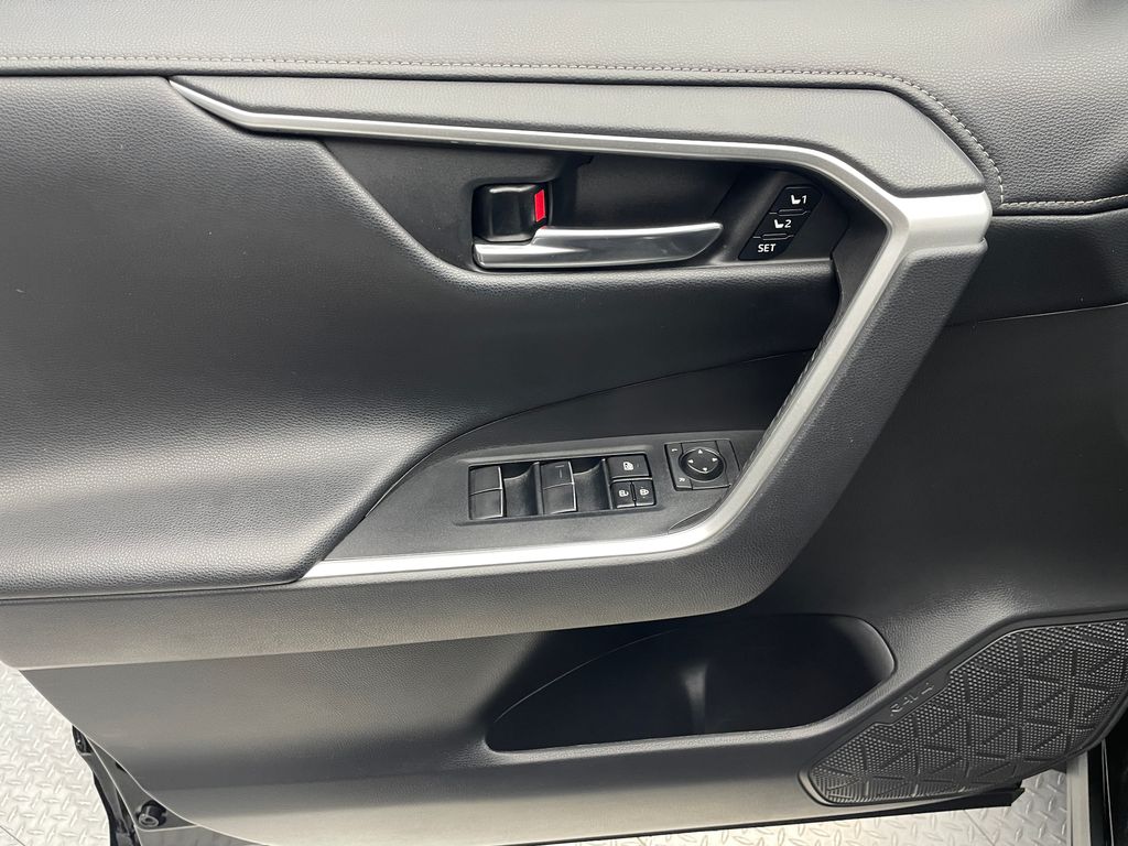 Thumbnail: 2021 Toyota RAV4 - 9