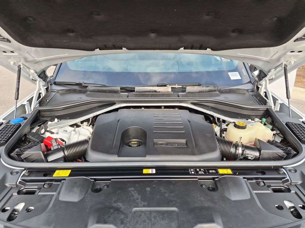 Used 2024 White Land Rover SE image 14
