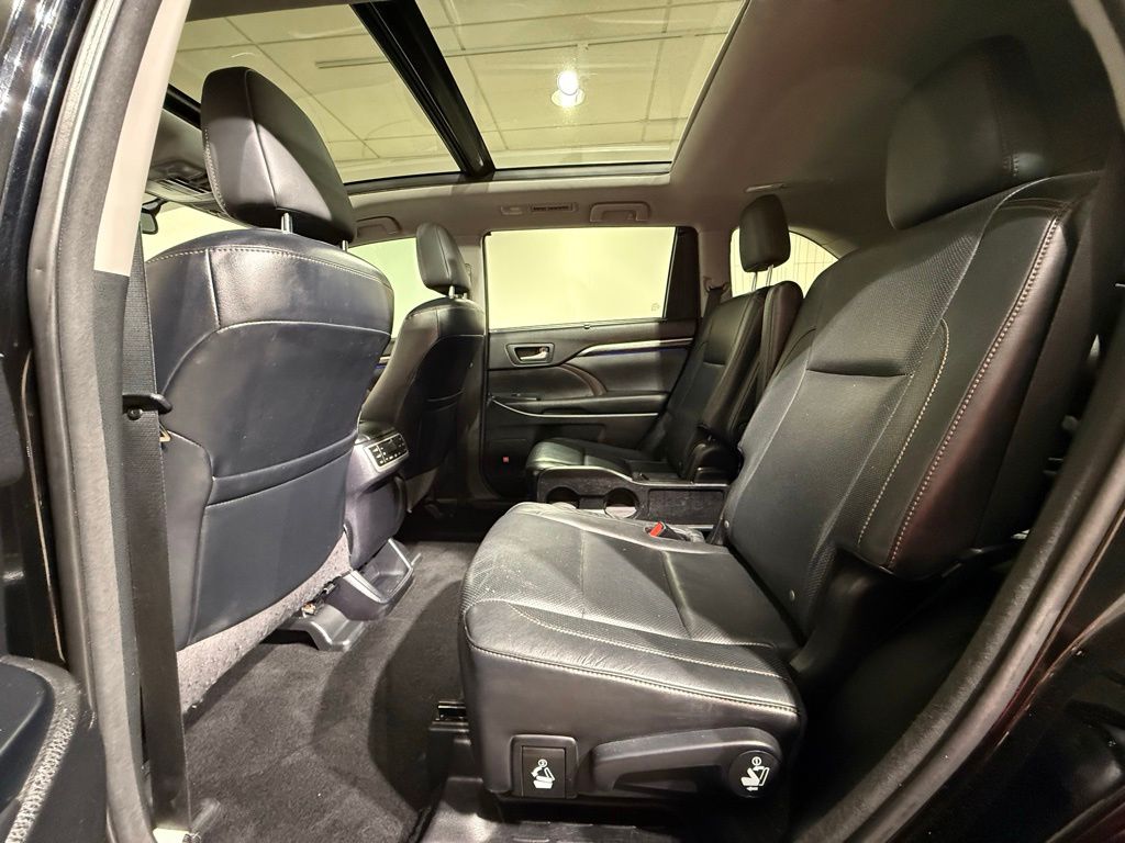 Thumbnail: 2016 Toyota Highlander - 20