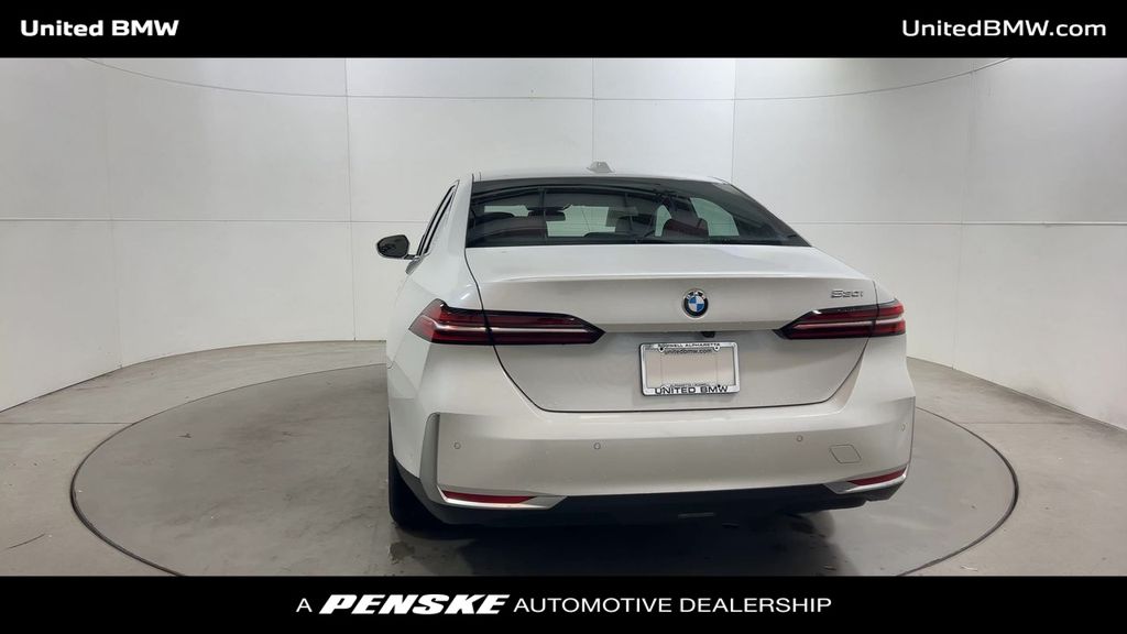 Thumbnail: 2024 BMW 5 Series - 7