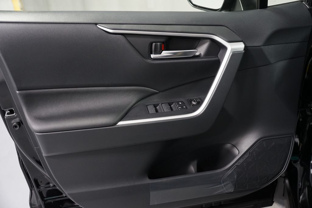 Thumbnail: 2025 Toyota RAV4 - 30