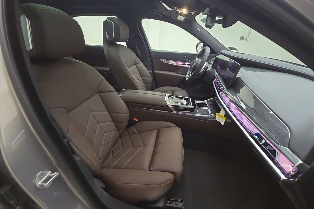 2026 Bmw 750e 750e xDrive photo 28