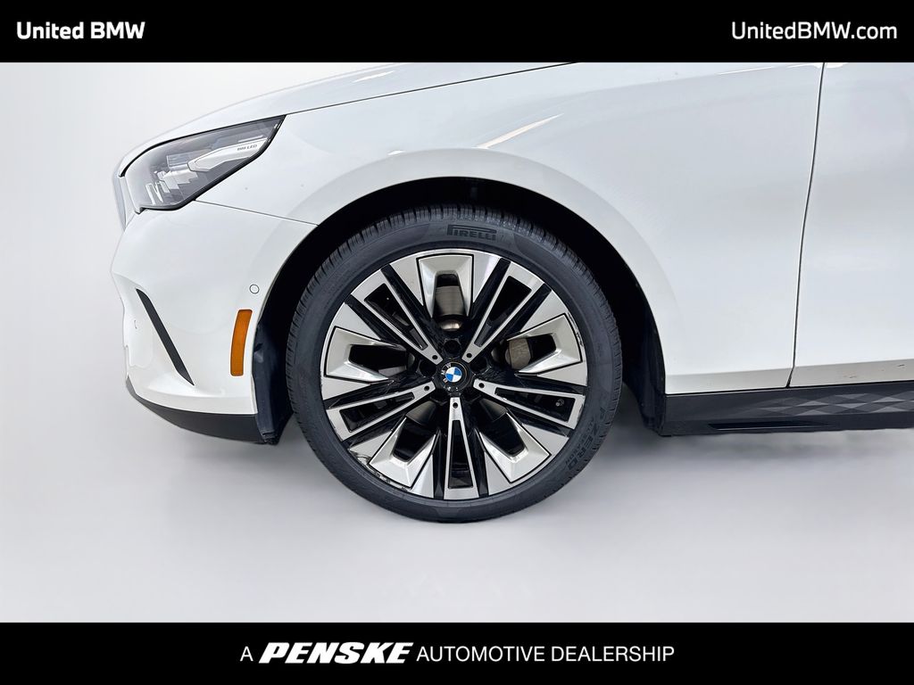Thumbnail: 2024 BMW 5 Series - 9