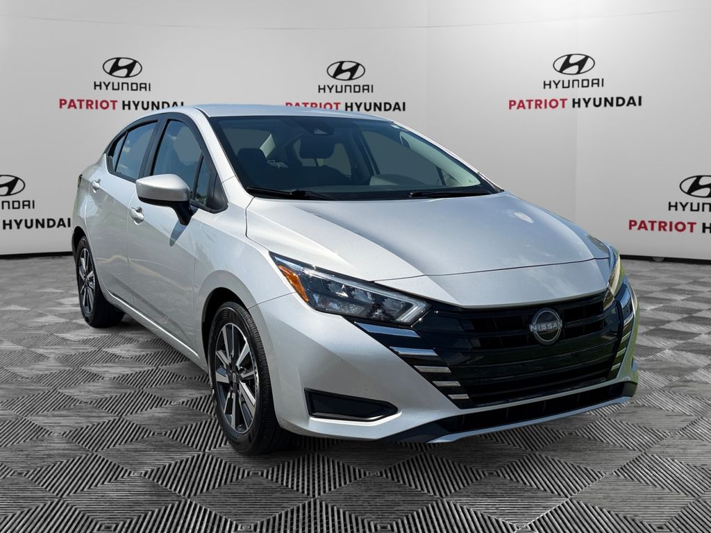 Brilliant Silver Metallic 2025 Nissan Versa Sedan Front-Wheel Drive Continuously Variable Transmission