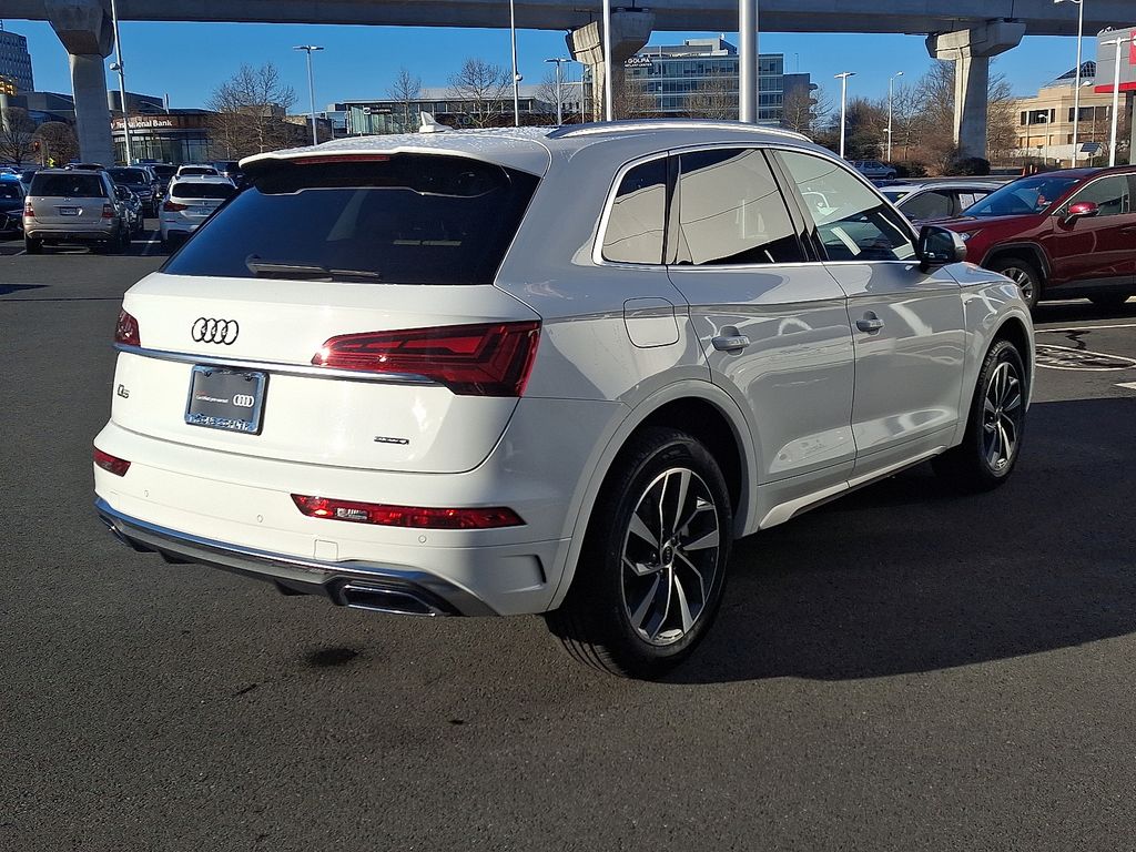 Thumbnail: 2023 Audi Q5 - 4