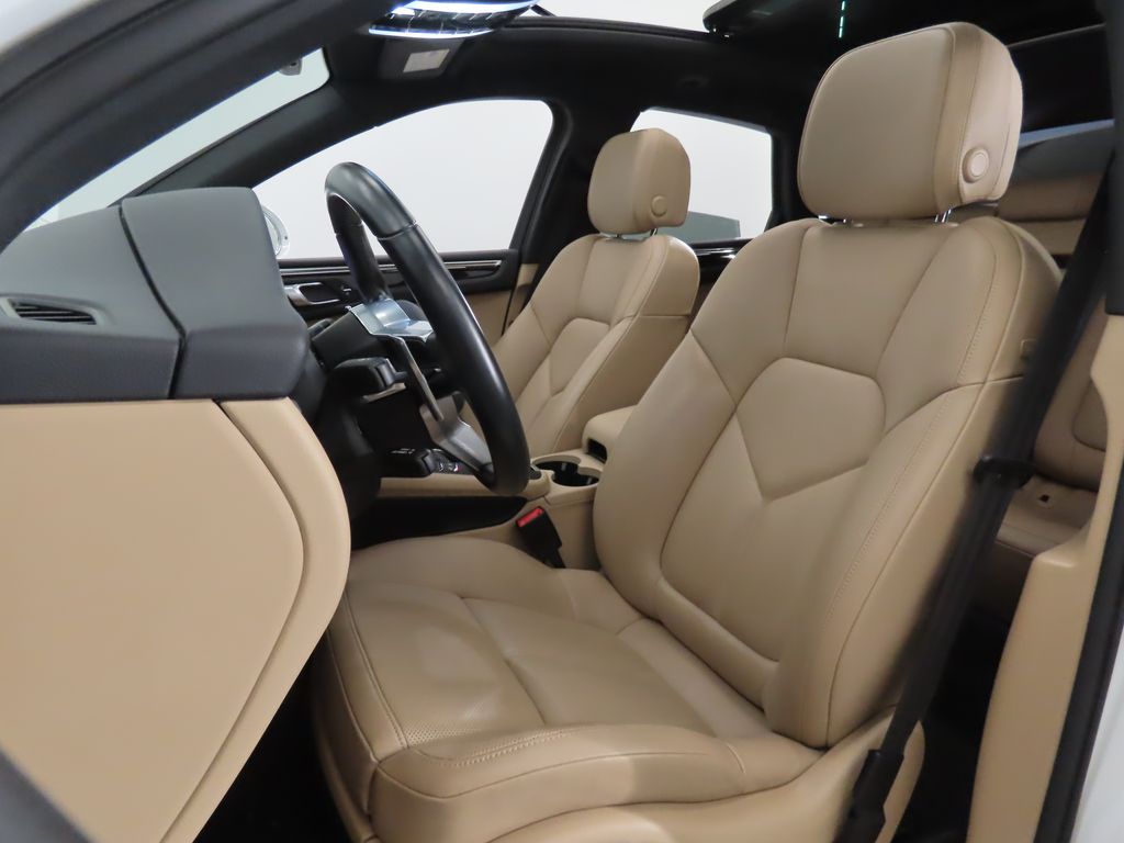 Thumbnail: 2021 Porsche Macan - 5