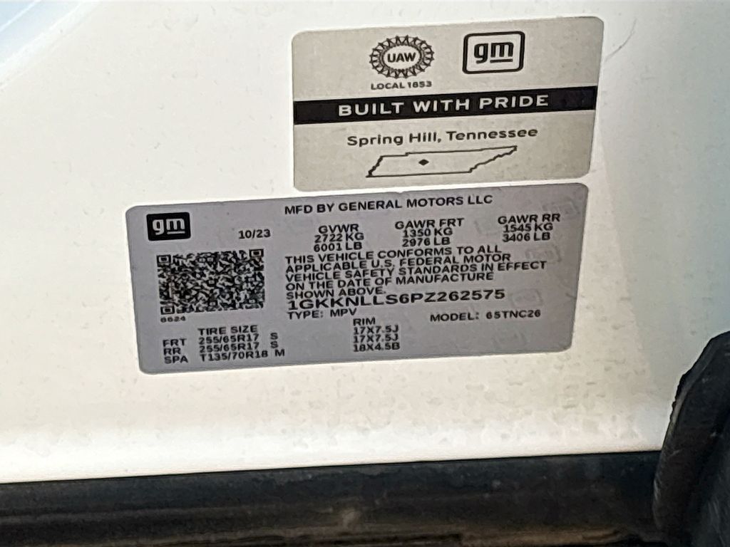 Used 2023 White GMC AT4 image 35